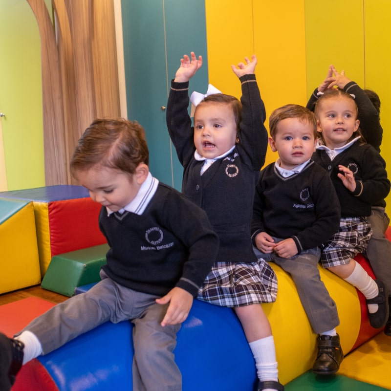 Alumnos de Kínder Grove en clase