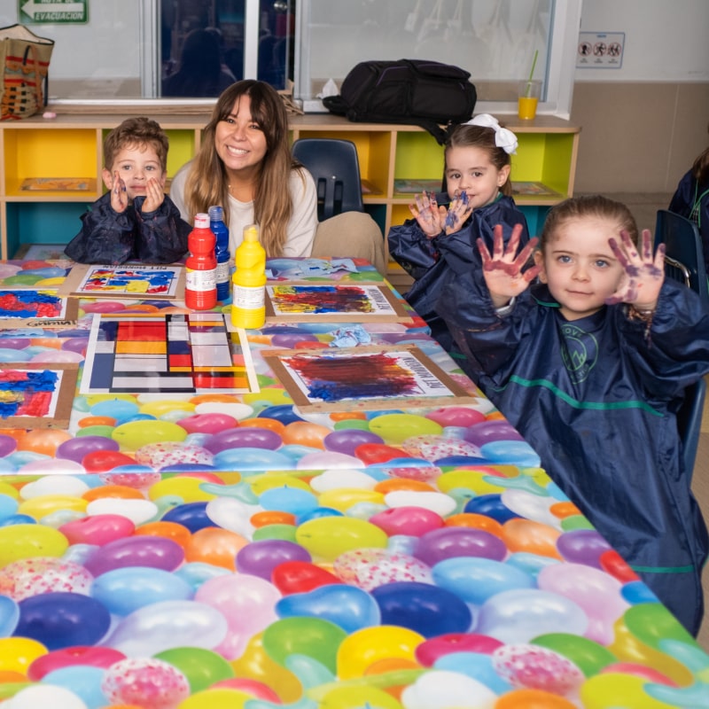 Taller de pintura en Kínder Grove